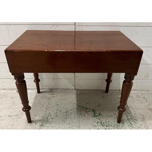 82 - An Edwardian mahogany babies bath with ceramic insert and turned legs