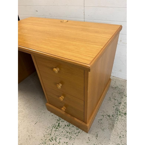 90 - A contemporary desk with drawers to one side on light oak style (H76cm W120cm D70cm)