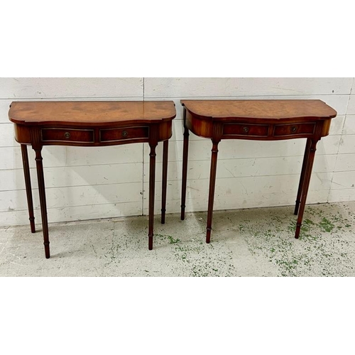 95 - A pair of reproduction console tables with drawers to front (H74cm W82cm D34cm)