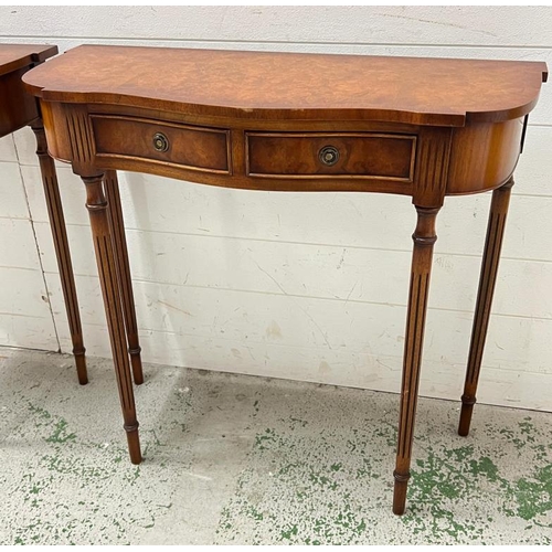 95 - A pair of reproduction console tables with drawers to front (H74cm W82cm D34cm)