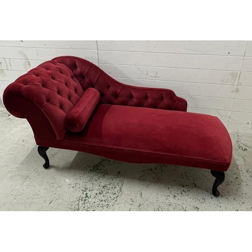 96 - A red velvet chaise lounge (H74cm W150cm D55cm)