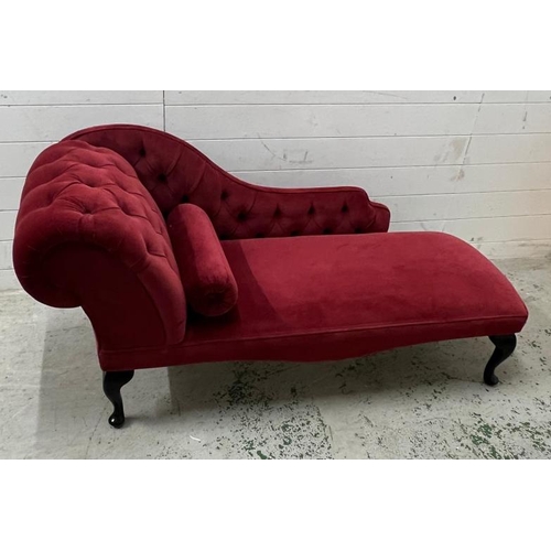 96 - A red velvet chaise lounge (H74cm W150cm D55cm)