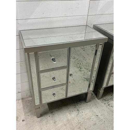 124 - A pair of mirrored side cabinets (H80cm W63cm D21cm)