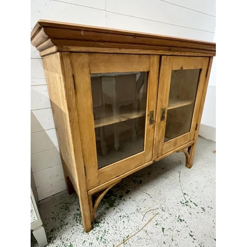 125 - A pine dresser top or side cabinet with glazed doubled door and bracket feet (H95cm W109cm D41cm)