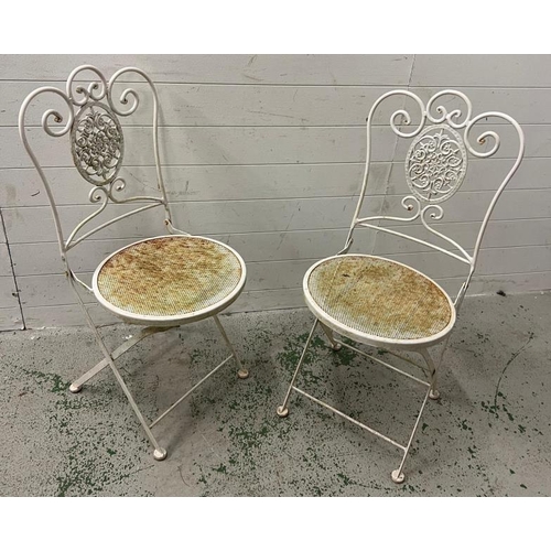 135 - A pair of folding painted metal chairs