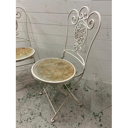 135 - A pair of folding painted metal chairs