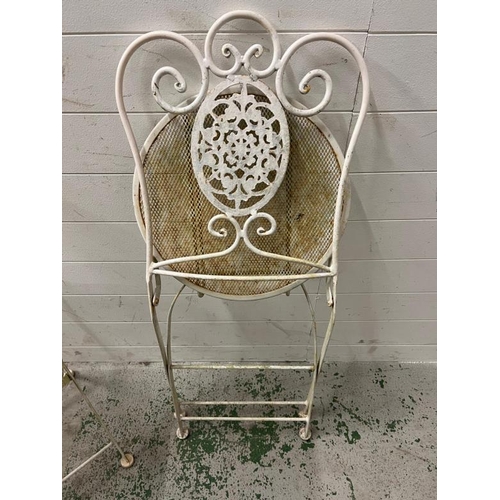 135 - A pair of folding painted metal chairs