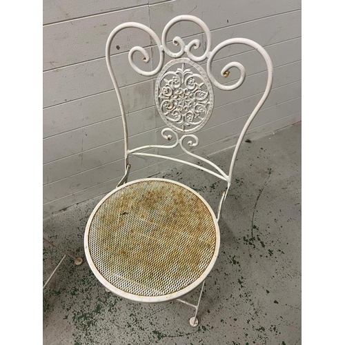 135 - A pair of folding painted metal chairs