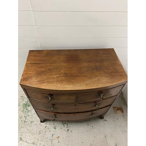 160 - A bow fronted chest of drawers. Height 90. 89x50.