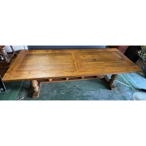 208 - A large oak farmhouse dining table with baluster legs (H77cm W280cm D100cm)