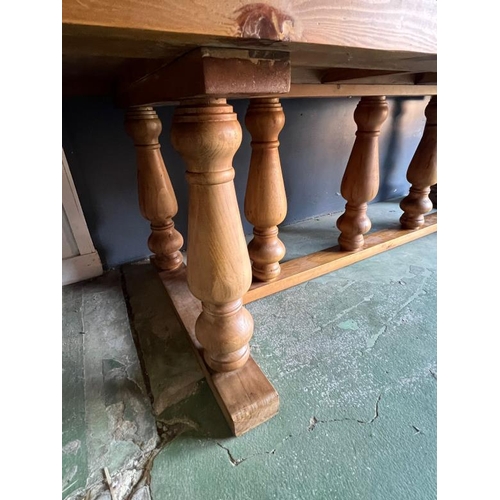 208 - A large oak farmhouse dining table with baluster legs (H77cm W280cm D100cm)