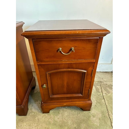 42 - A pair of veneered single drawer bedside tables (H66cm W40cm D39cm)