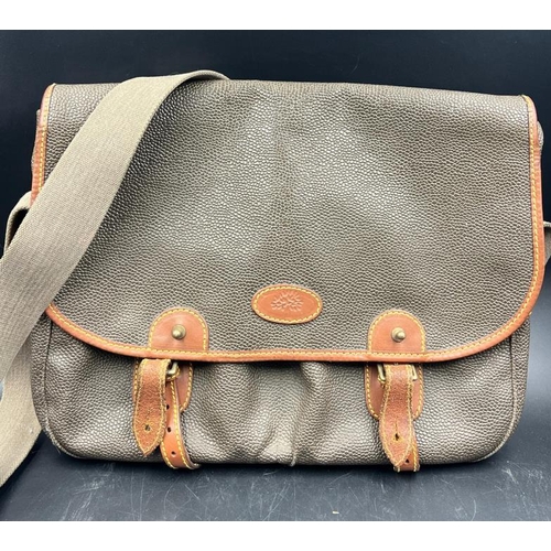 446 - A Mulberry 'Trout' Messenger bag in scotchgrain leather.