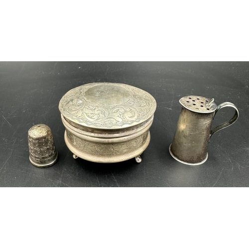 452 - A selection of silver curios with an approximate weight of 45g.