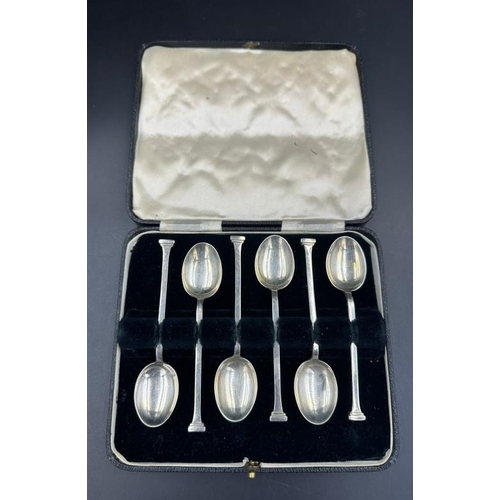 455 - A boxed set of Art Deco silver spoons by R F Mosley & Co hallmarked for Sheffield 1937.