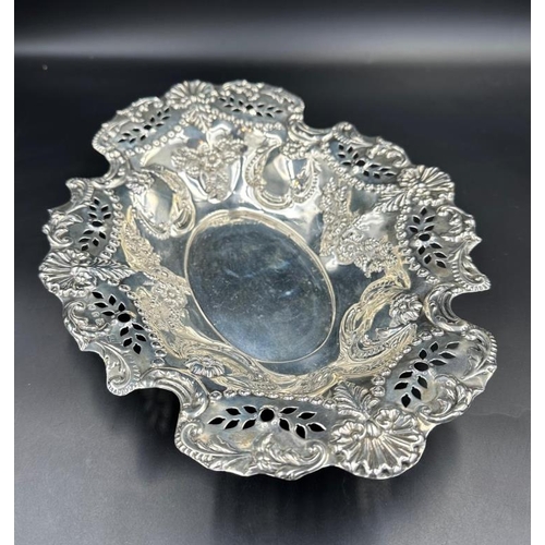 461 - A pierced hallmarked silver bowl with foliate design, approximate weight 225g and hallmarked Birming... 