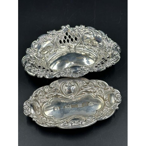 464 - Two hallmarked silver pin dishes, approximate weight 40g