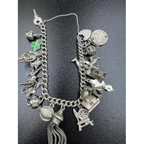 480 - A selection of silver jewellery to include charm bracelet, pendant etc