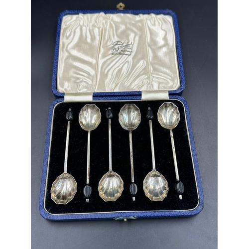 493 - A boxed set of six silver teaspoons with coffee bean finials, Birmingham 1937, Marson & Jones