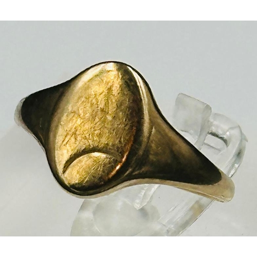 509 - A 9ct gold signet ring approximate weight 2.5g and size P