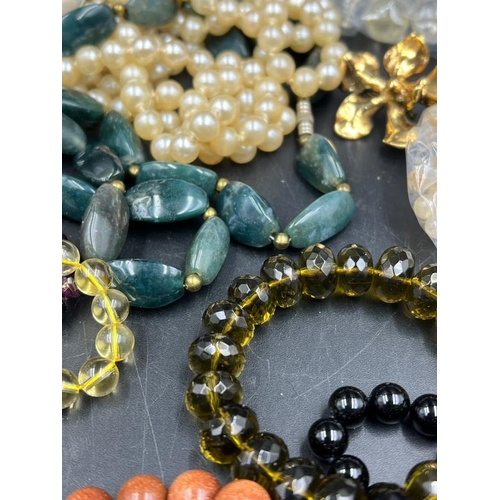 525 - A selection of quality beaded jewellery to include a jade necklace