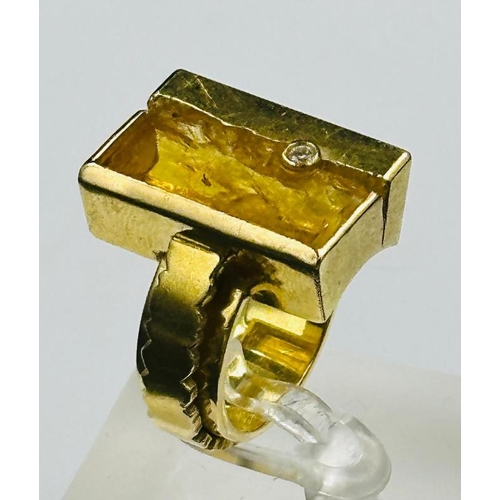 528 - A Golden Beryl & Diamond dress ring by Gabrielli. Golden Beryl 9.88ct gross weight 26.98g. Setting i... 