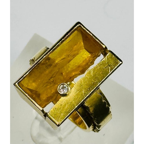 528 - A Golden Beryl & Diamond dress ring by Gabrielli. Golden Beryl 9.88ct gross weight 26.98g. Setting i... 