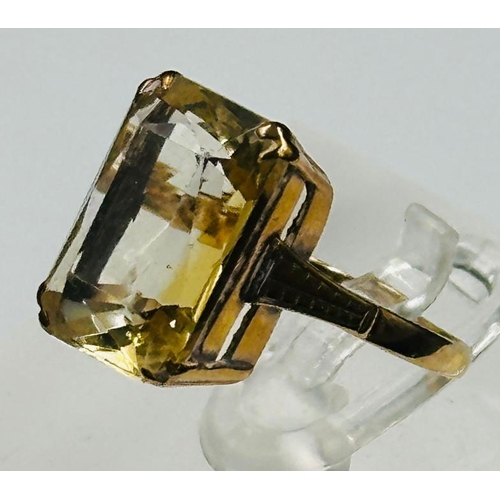 590 - A 9ct gold citrine ring (14mm x 10mm stone size approximately) size K and weight 3.4g.