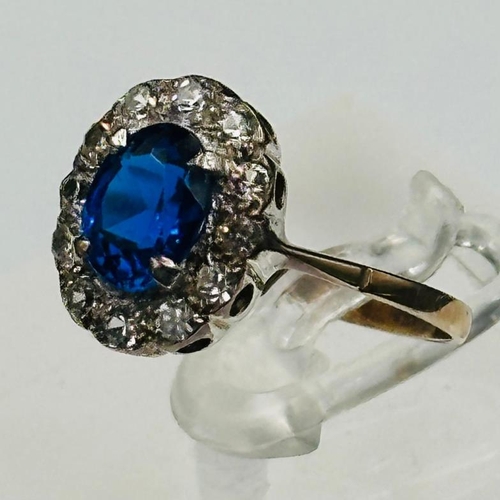 606 - A 9ct gold blue stone fashion ring, approximate size R and weight 2.5g