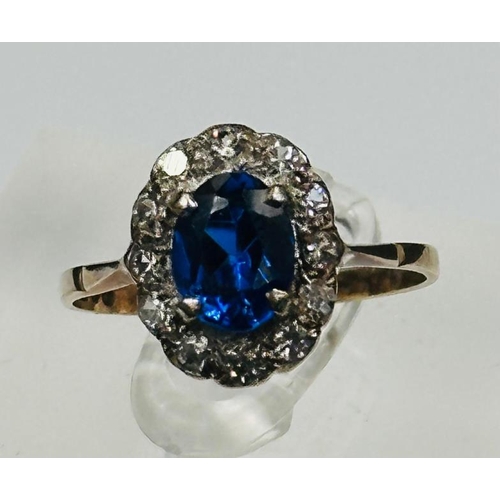 606 - A 9ct gold blue stone fashion ring, approximate size R and weight 2.5g