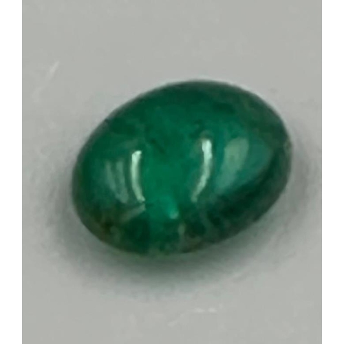 607 - An emerald cabochon stone 8mm long