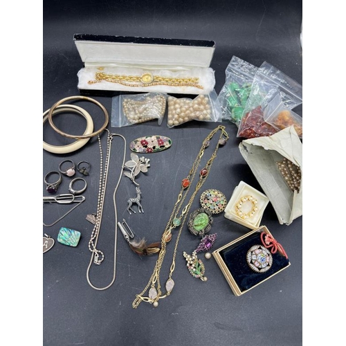 691 - A selection of quality costume jewellery of various styles, makes and conditions