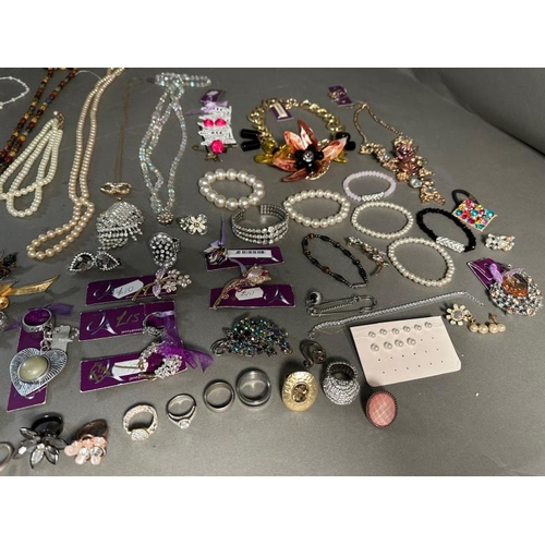 706 - A quantity of quality costume jewellery in various styles