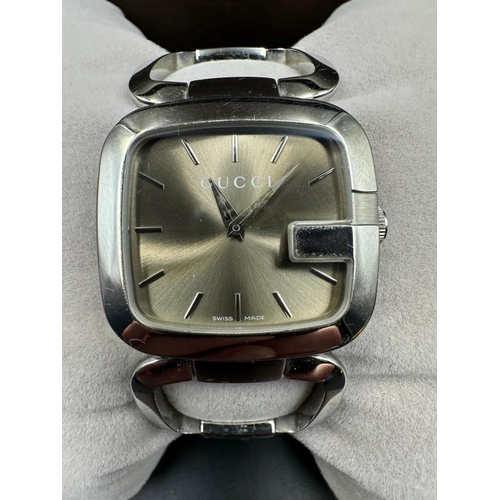 749 - A Gucci ladies link wristwatch