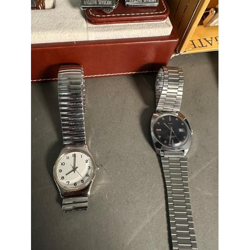 772 - A selection of fashion wristwatches various makers to include Timex, Invicta and Sekonda