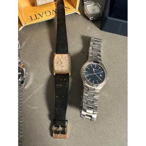 772 - A selection of fashion wristwatches various makers to include Timex, Invicta and Sekonda