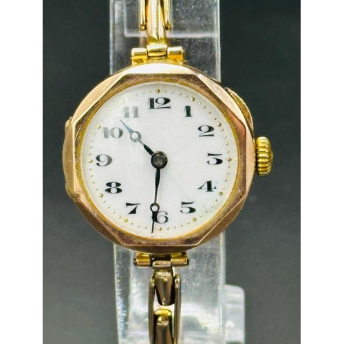 775 - A 9ct gold ladies watch on a 9ct yellow gold expandable bracelet with an approximate weight of 16.4g