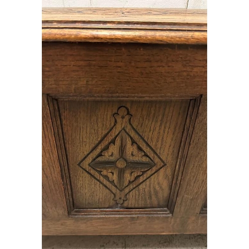 96 - An oak panelled chest with hinged lid (H50cm W91cm D43cm)