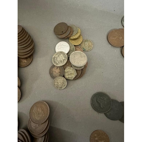 107 - A quantity of mostly UK and some World coinage to include George III pennies, farthings and three pe... 