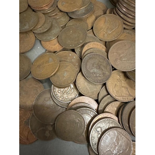 108 - A quantity of UK pennies and half pennies various ages