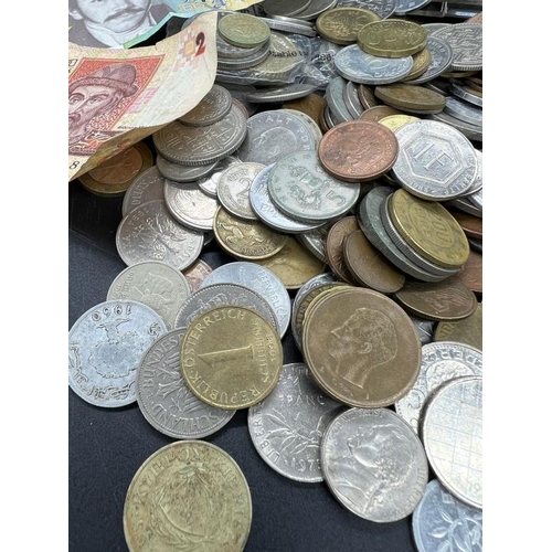 112 - A selection of worldwide coins and several UK crowns.