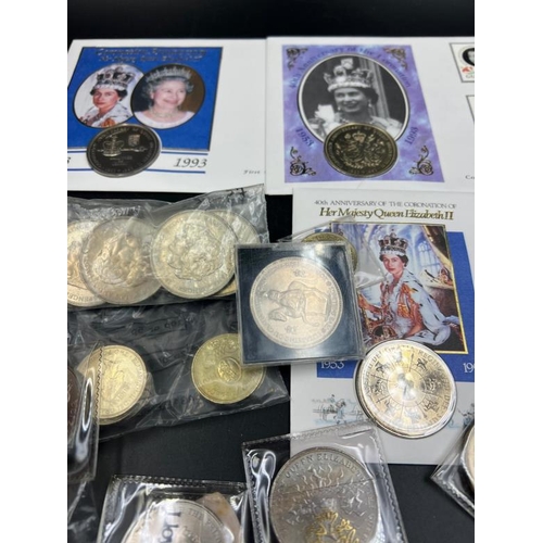 114 - A selection of coin covers, crowns and other collectable coins including one and two pound coins.