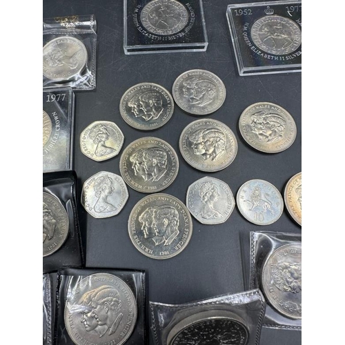 131 - A selection of coinage to include Queen Elizabeth II silver jubilee crowns