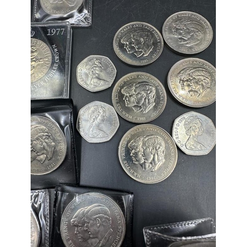 131 - A selection of coinage to include Queen Elizabeth II silver jubilee crowns