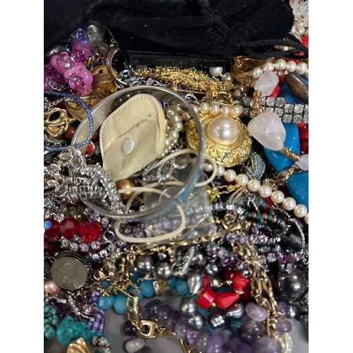 137 - A large quantity of quality costume jewellery various styles