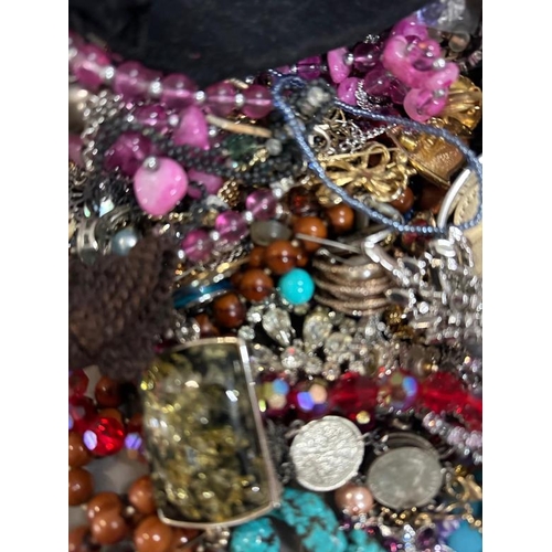 137 - A large quantity of quality costume jewellery various styles