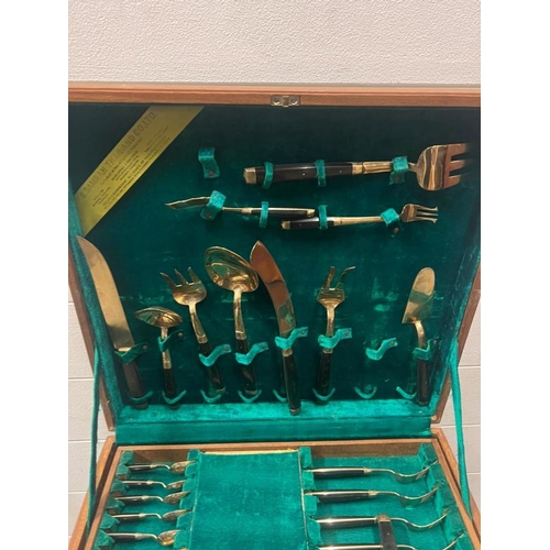 188 - A boxed set of cutlery