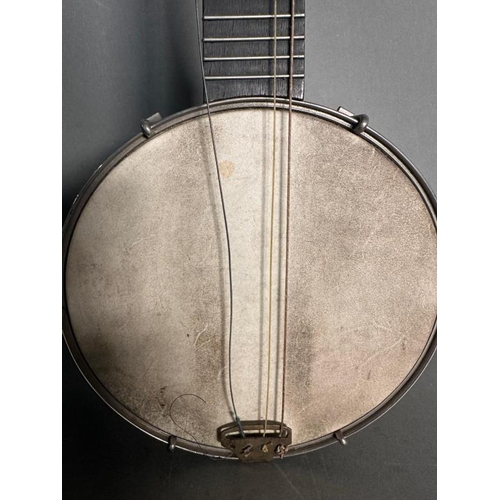 202 - A vintage Savana banjo