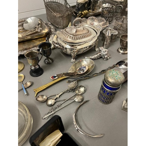 211 - A large selection of white metal and other metal items various styles and makers.