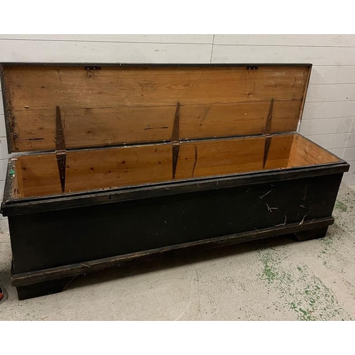 220 - A long painted pine hall chest, the bench style chest lid opens to storage (H56cm W189cm D49cm)